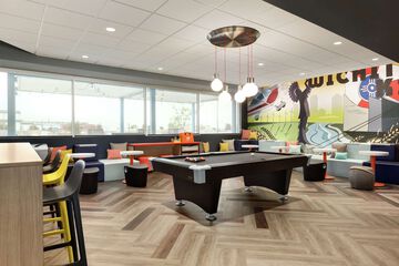 Hotel Interior 6 of 31