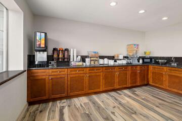 Super 8 by Wyndham Houston / Downtown/I-610