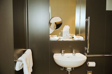 Bathroom sink