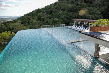 Infinity pool