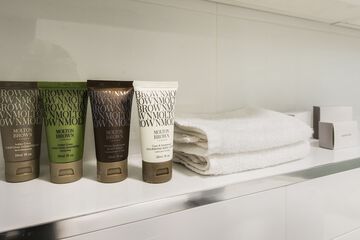 Bathroom amenities