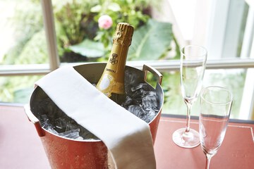 Champagne service