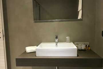 Bathroom sink