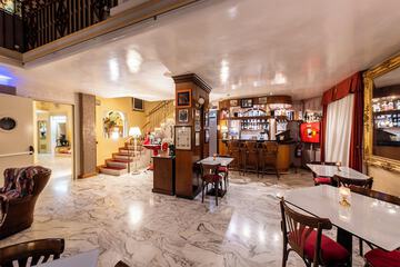 Lobby lounge