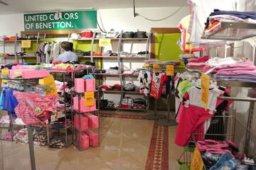 Shopping mall