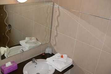 Bathroom sink