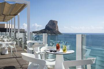 Poolside bar