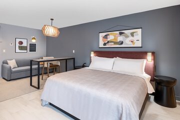 Room 48 of 65