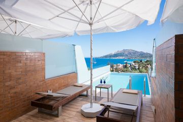 Private pool