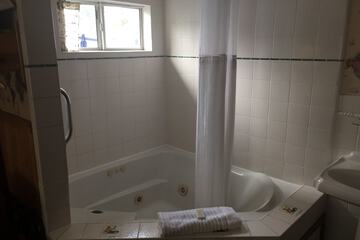 Jetted tub