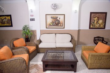 Lobby lounge