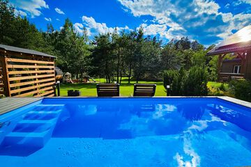 Indoor/outdoor pool