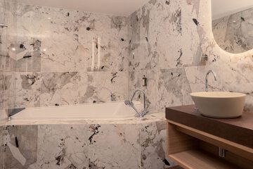 Jetted tub
