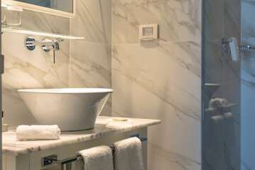 Bathroom sink