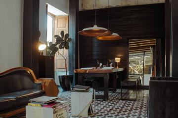 Lobby lounge