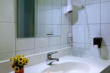 Bathroom sink