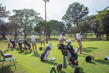 Indoor golf driving range