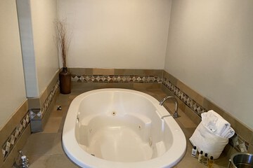 Jetted tub