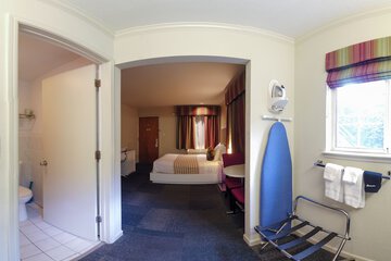 Room 28 of 39