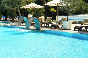 Pool waterfall