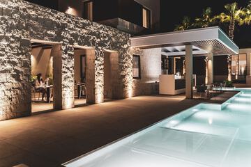 Poolside bar