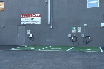 Electric vehicle charging station