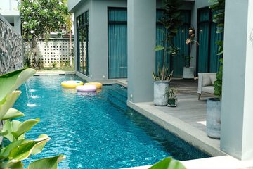 Private pool