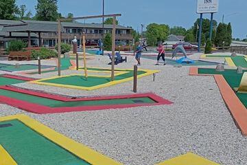 Mini-golf