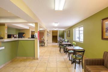 Rodeway Inn & Suites