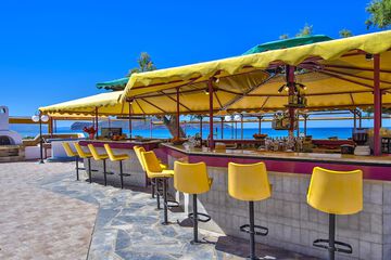 Poolside bar