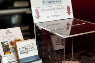 Check-in/check-out kiosk