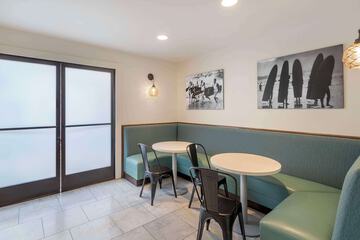 Breakfast/Coffee Service 36 of 38