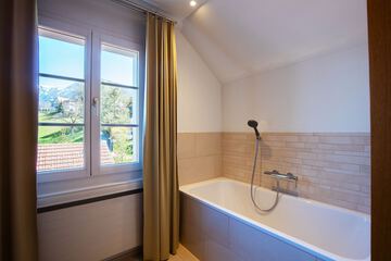 Deep soaking bathtub