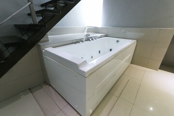 Jetted tub