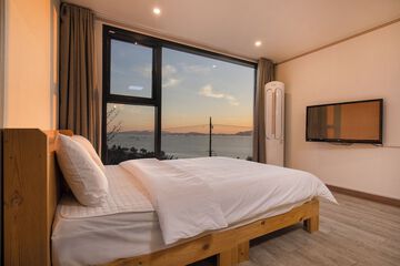 Beach/ocean view