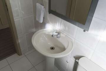 Bathroom sink