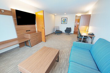 Room 8 of 33