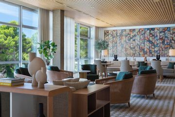 Lobby lounge