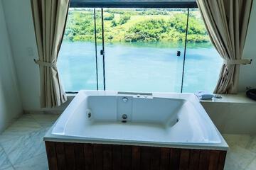 Private spa tub