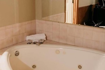 Jetted tub