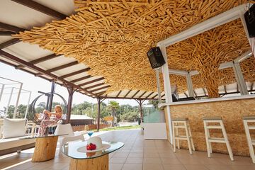 Poolside bar
