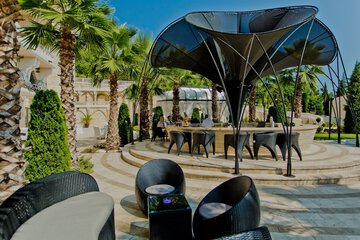 Poolside bar