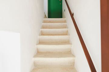 Handrails in stairways