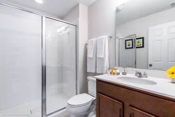 House (4 Bedrooms),2 King Beds and 4 Twin Beds,NonSmoking