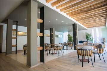Poolside bar