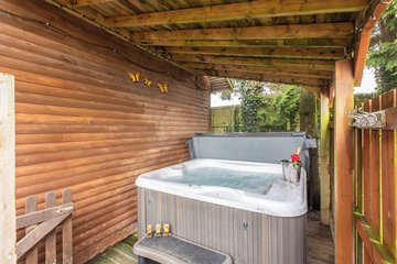 Private spa tub