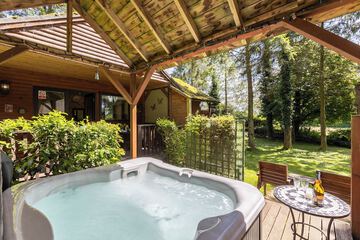 Private spa tub