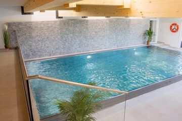 Exercise/lap pool