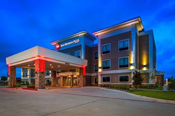 Best Western Plus Bay City Inn & Suites