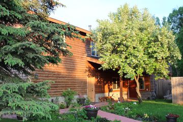 Marias Creekside B & B